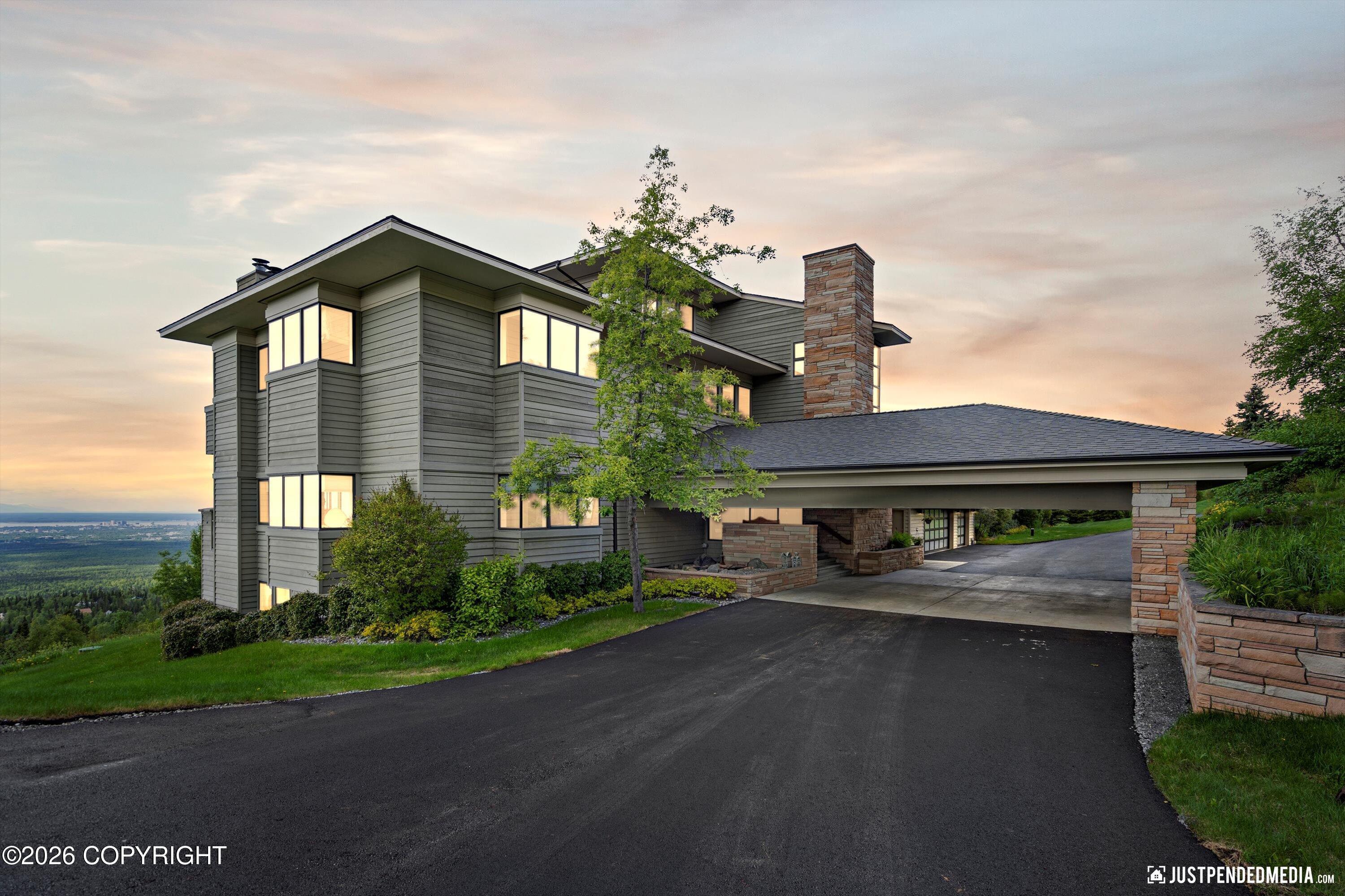 9900 Hillhaven Circle, Anchorage AK 99507