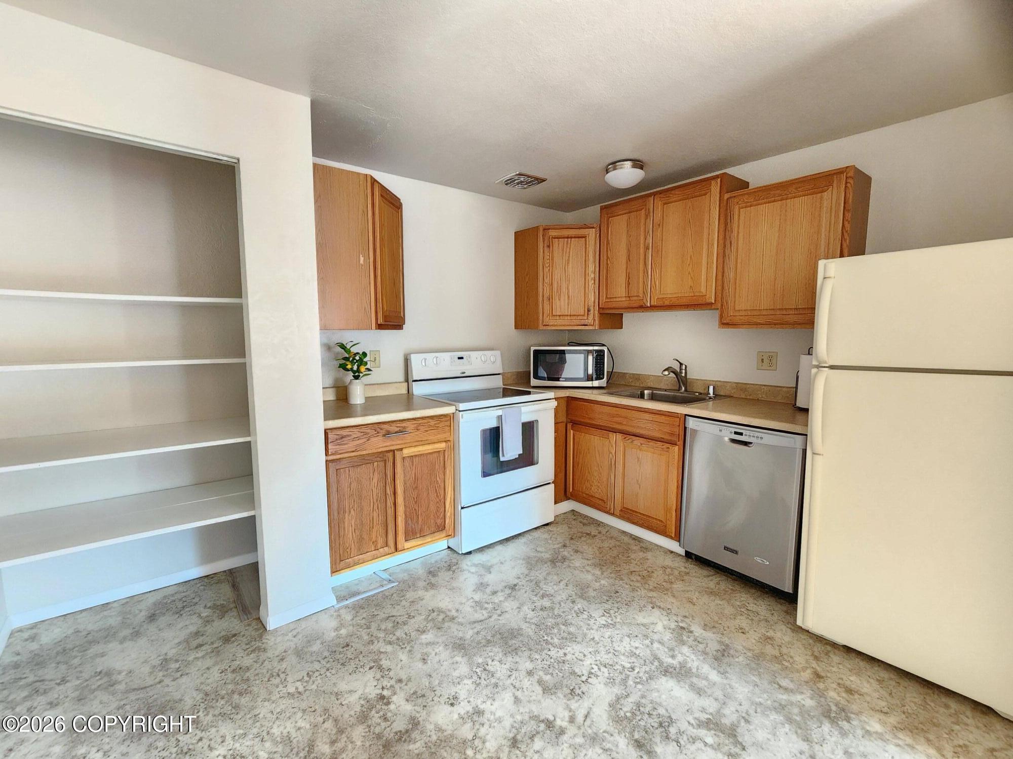 4512 Reka Drive #4512, Anchorage AK 99508