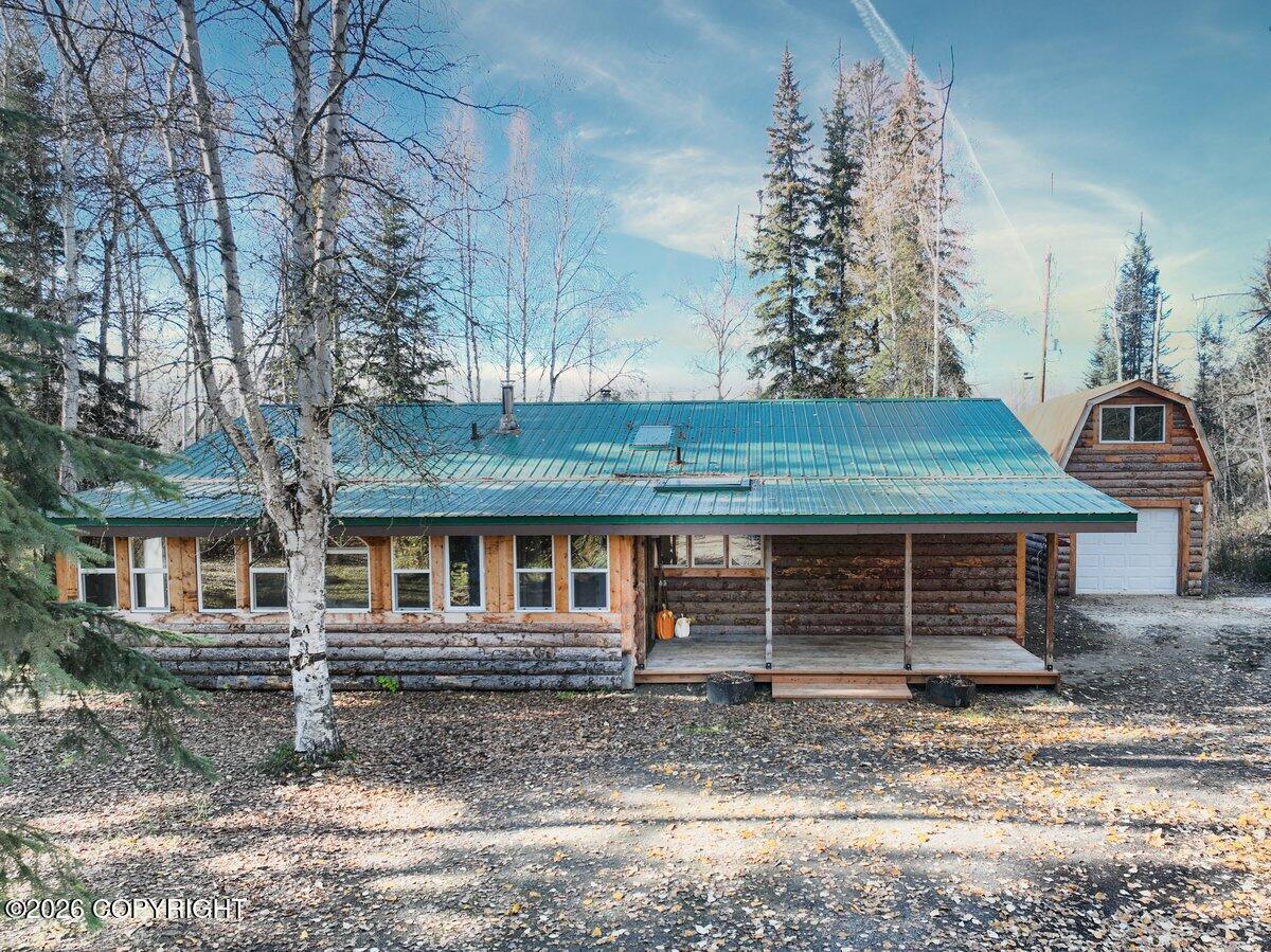 1885 Long Circle, North Pole AK 99705